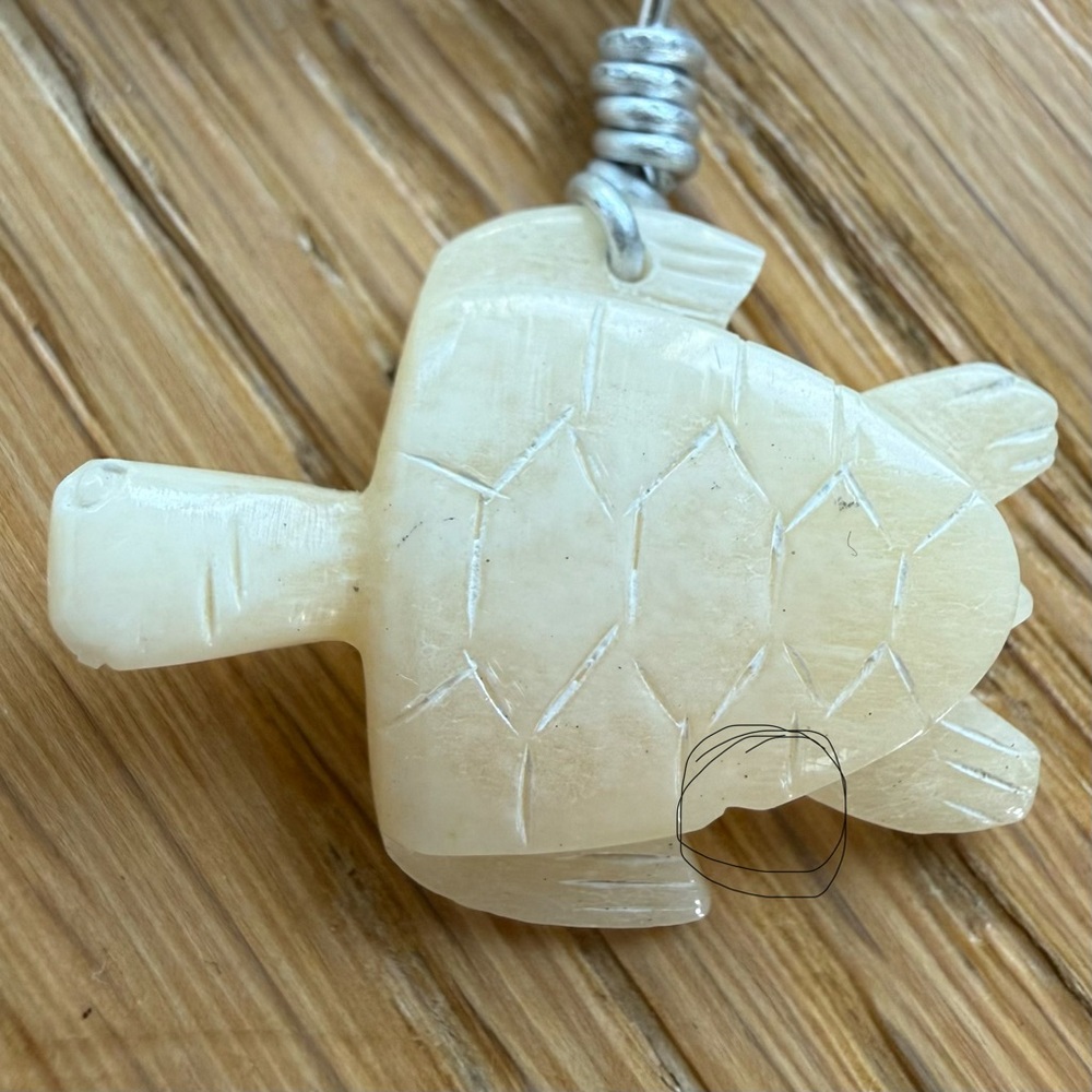 Turtle necklace with adjustable black cord - Picture 6 of 6